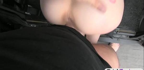  Slim blonde likes it rough in the taxi to off her fare